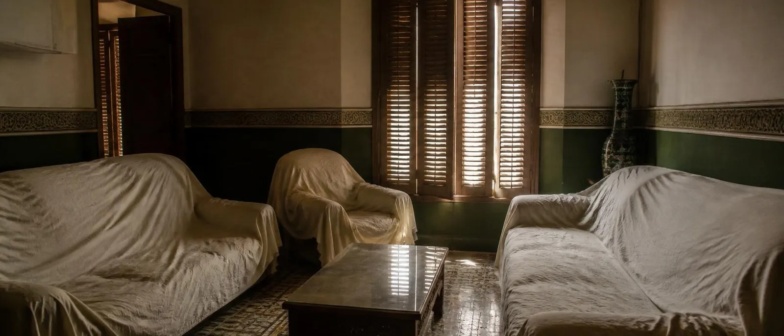 Appartement fermé aux volets clos au Maroc